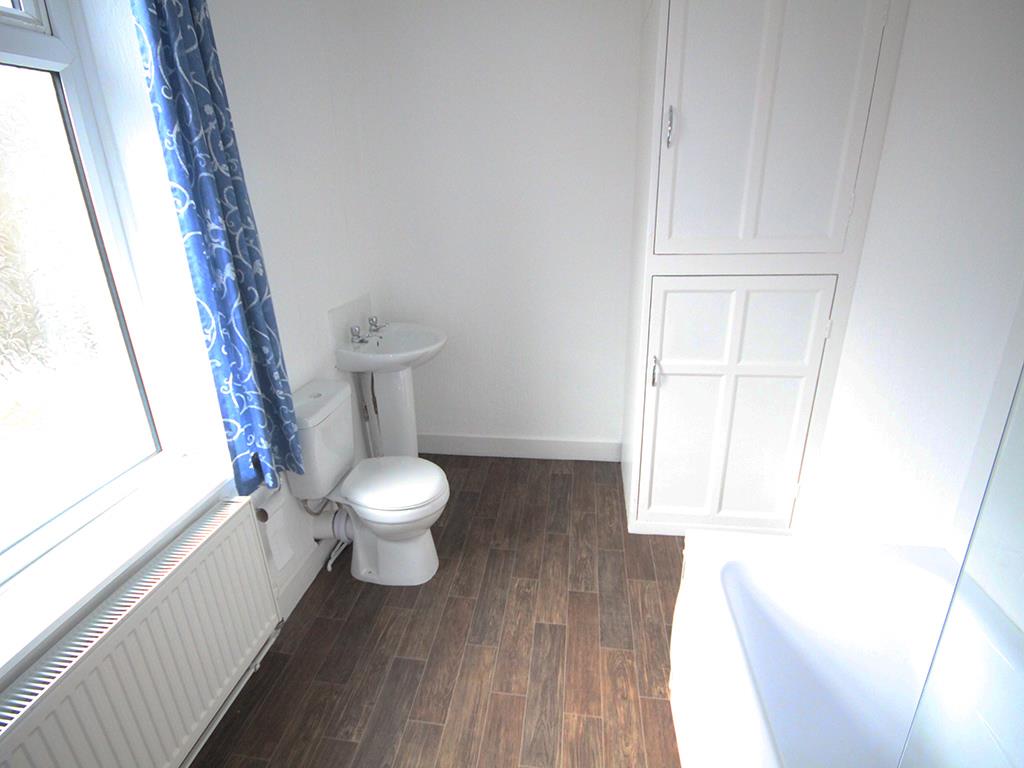 2 bedroom mid terrace house Let Agreed in Barnoldswick - 2016-04-06 09.03.05.jpg